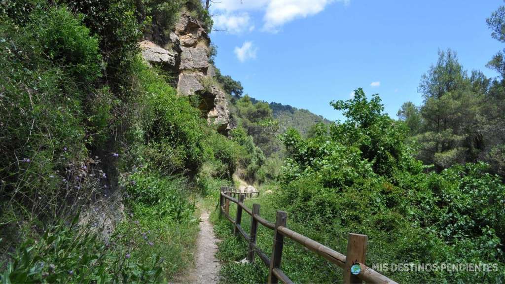 Sendero de Cirat al Salto de la Novia (Alto Mijares, España)