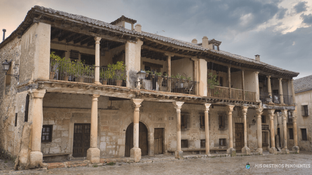 Casas porticadas de la Plaza Mayor (Pedraza, Segovia)